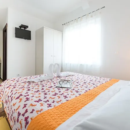 And Maris Apartment