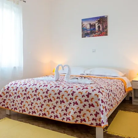 Apartments&rooms Maris *